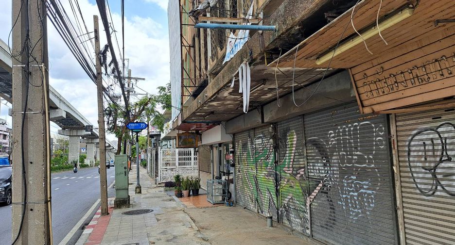 For sale 1 bed retail Space in Wang Thonglang, Bangkok