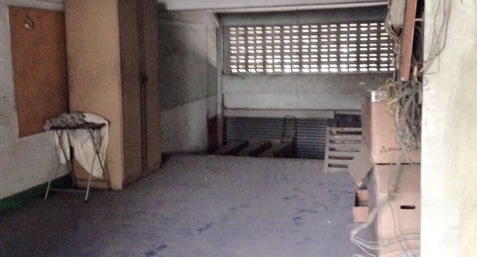For sale 1 bed retail Space in Wang Thonglang, Bangkok