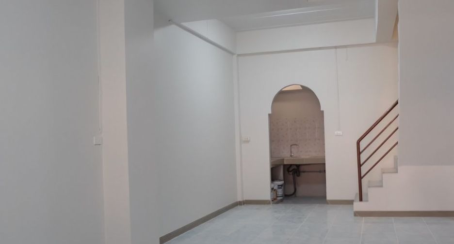 For sale 2 bedrooms townhouse in Mueang Samut Prakan, Samut Prakan