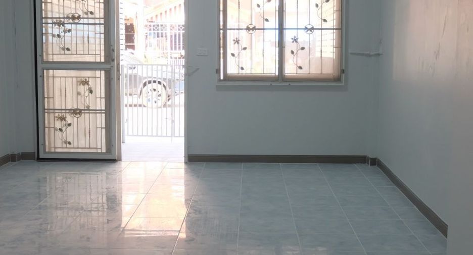 For sale 2 bedrooms townhouse in Mueang Samut Prakan, Samut Prakan