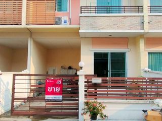 For sale 3 bed townhouse in Ban Phaeo, Samut Sakhon