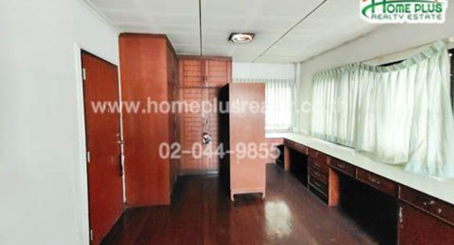 For sale 7 Beds house in Chatuchak, Bangkok