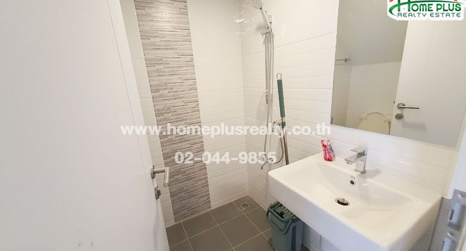 For sale 4 bedrooms townhouse in Mueang Pathum Thani, Pathum Thani