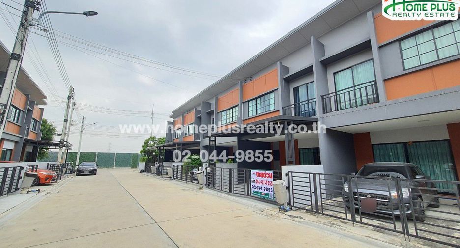 For sale 4 bedrooms townhouse in Mueang Pathum Thani, Pathum Thani