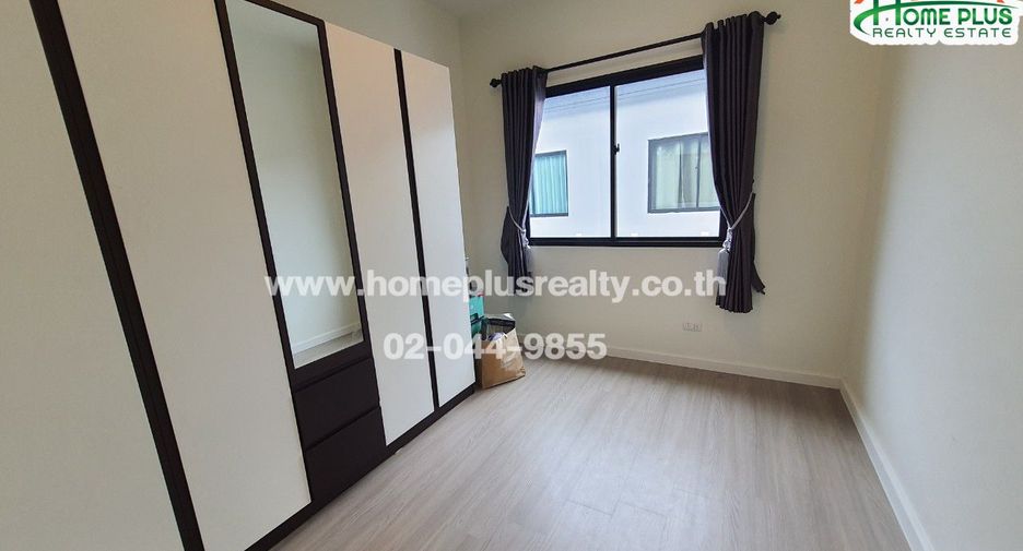 For sale 4 bedrooms townhouse in Mueang Pathum Thani, Pathum Thani
