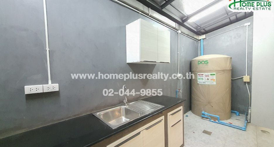 For sale 4 bedrooms townhouse in Mueang Pathum Thani, Pathum Thani