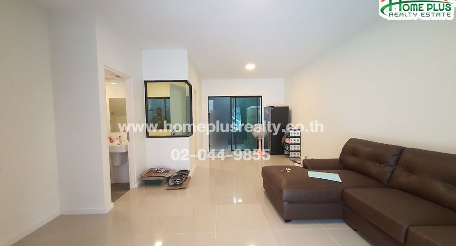 For sale 4 bedrooms townhouse in Mueang Pathum Thani, Pathum Thani