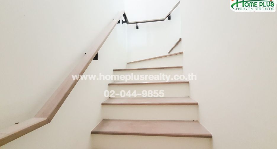 For sale 4 bedrooms townhouse in Mueang Pathum Thani, Pathum Thani