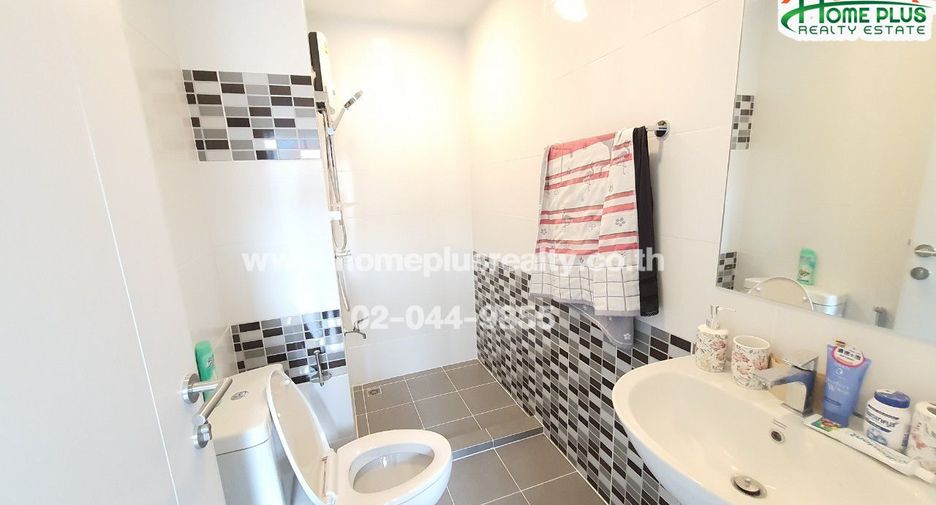 For sale 4 bedrooms townhouse in Mueang Pathum Thani, Pathum Thani
