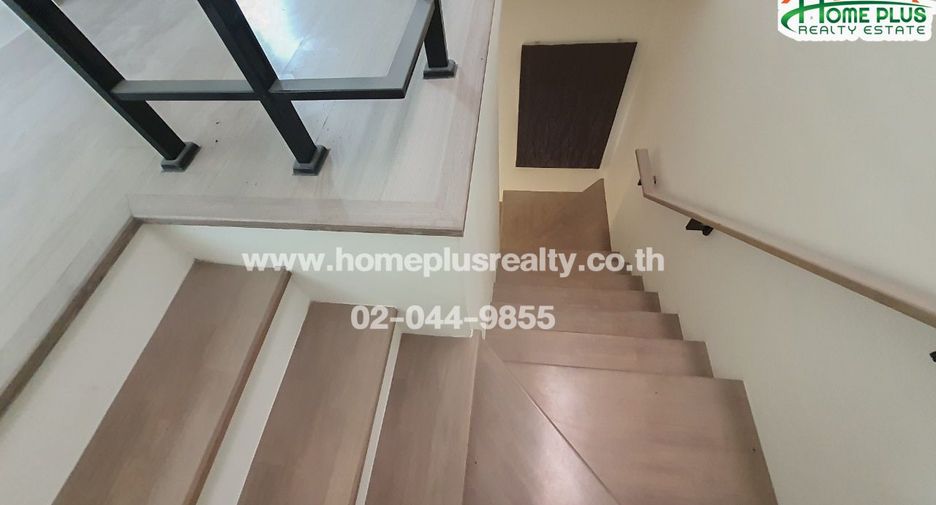For sale 4 bedrooms townhouse in Mueang Pathum Thani, Pathum Thani