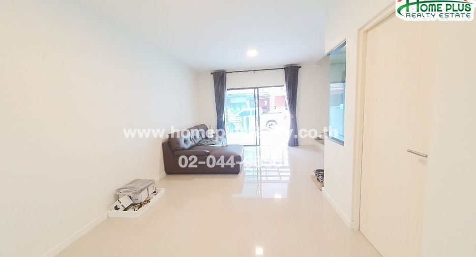 For sale 4 bedrooms townhouse in Mueang Pathum Thani, Pathum Thani