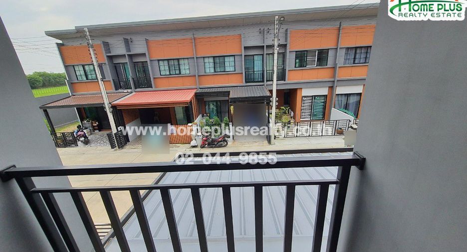 For sale 4 bedrooms townhouse in Mueang Pathum Thani, Pathum Thani
