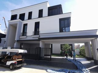 For sale 5 bedrooms house in Saphan Sung, Bangkok