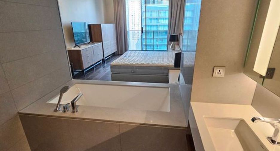 For rent 3 bedrooms condo in Watthana, Bangkok