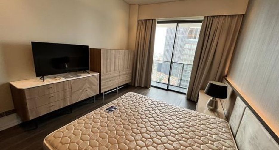 For rent 3 bedrooms condo in Watthana, Bangkok