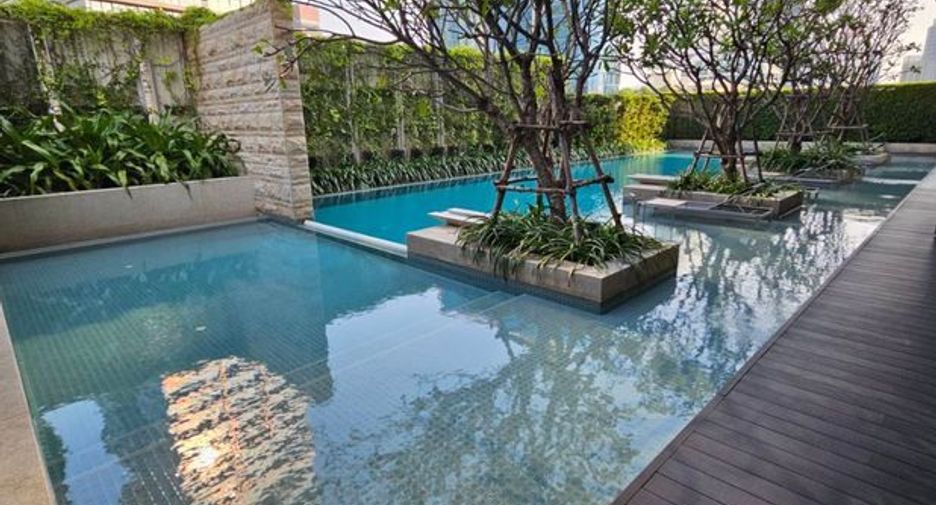 For rent 3 bedrooms condo in Watthana, Bangkok