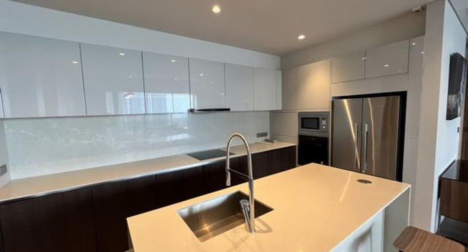 For rent 3 bedrooms condo in Watthana, Bangkok