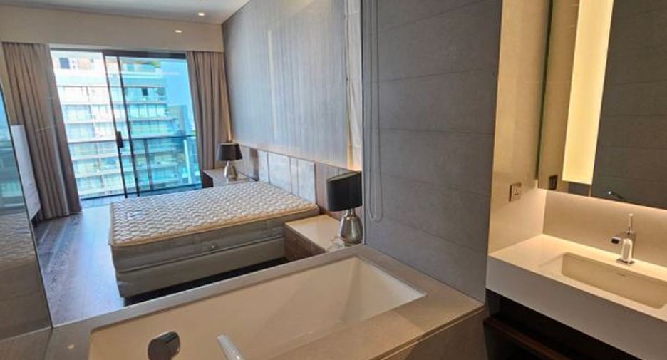 For rent 3 bedrooms condo in Watthana, Bangkok