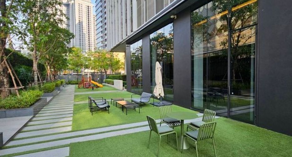 For rent 3 bedrooms condo in Watthana, Bangkok