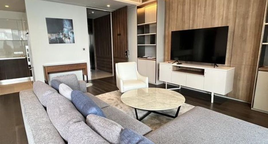 For rent 3 bedrooms condo in Watthana, Bangkok