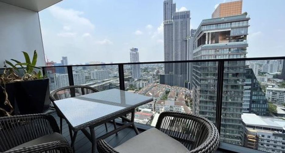 For rent 3 bedrooms condo in Watthana, Bangkok