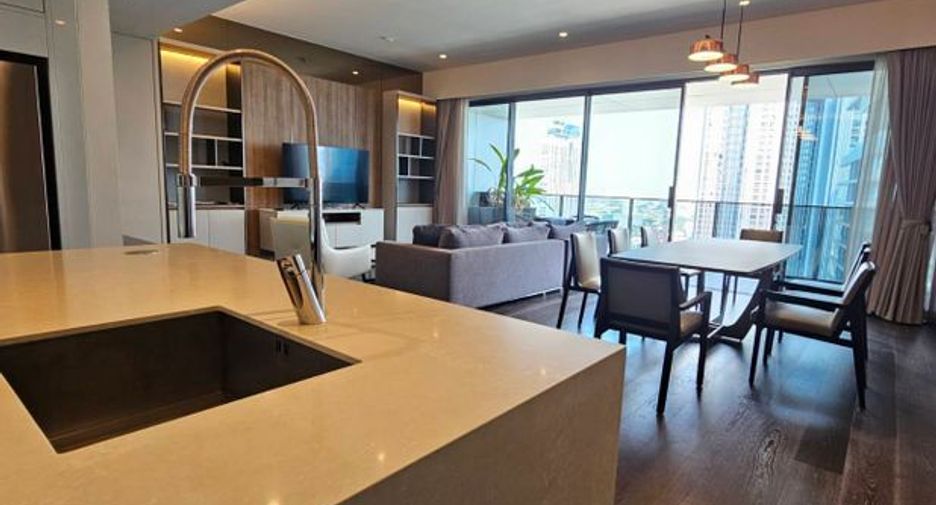 For rent 3 bedrooms condo in Watthana, Bangkok