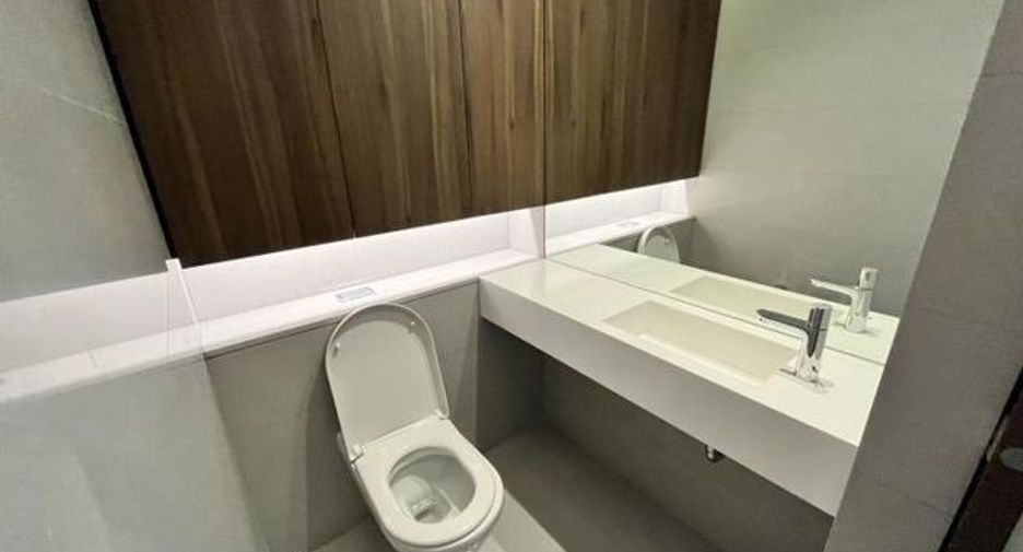 For rent 3 bedrooms condo in Watthana, Bangkok