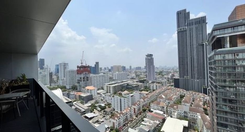 For rent 3 bedrooms condo in Watthana, Bangkok