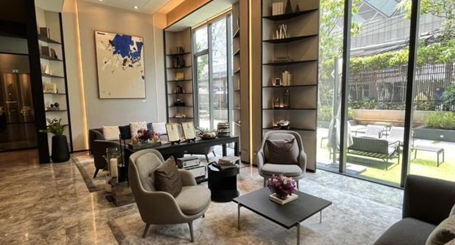 For rent 3 bedrooms condo in Watthana, Bangkok