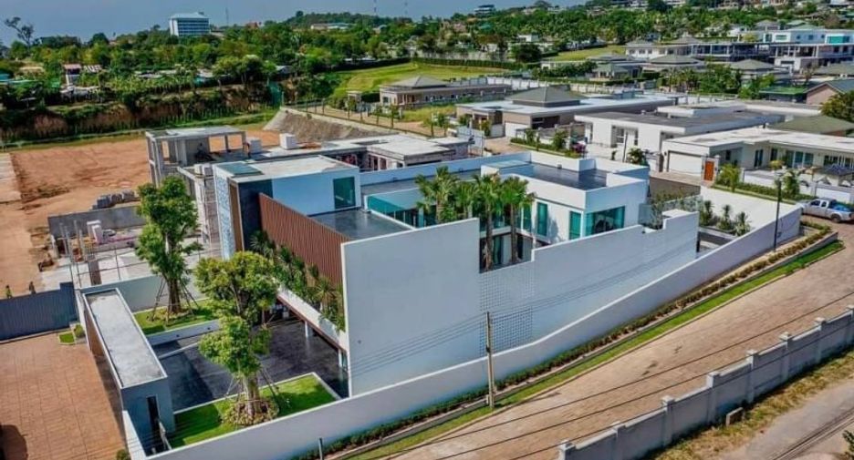 Villa zum Kauf mit 7 Zimmer in Bang Lamung, Chonburi