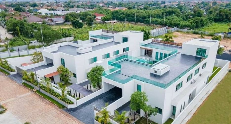 Villa zum Kauf mit 7 Zimmer in Bang Lamung, Chonburi