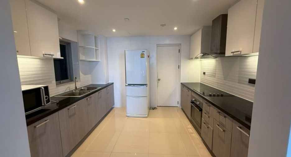 Wohnung zur Miete mit 3 Zimmer in Pathum Wan, Bangkok