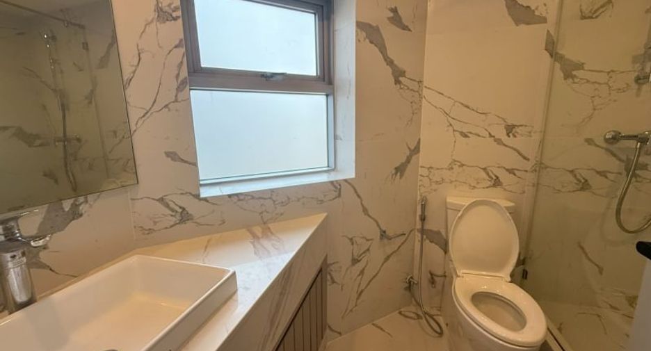 Wohnung zur Miete mit 3 Zimmer in Pathum Wan, Bangkok