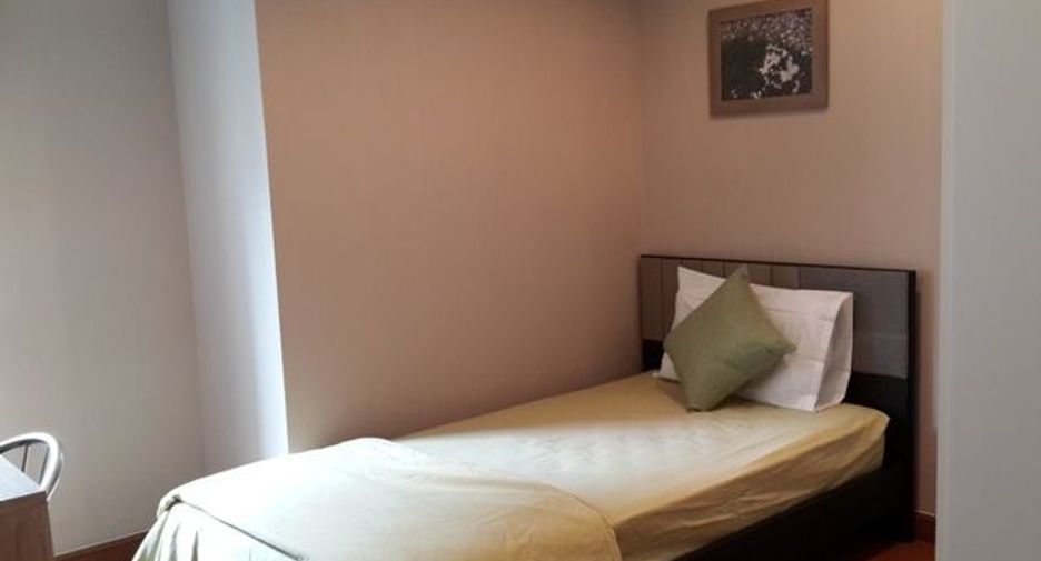 À vendre 3 chambres condo à Huai Khwang, Bangkok