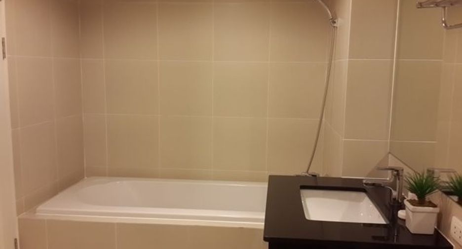 À vendre 3 chambres condo à Huai Khwang, Bangkok