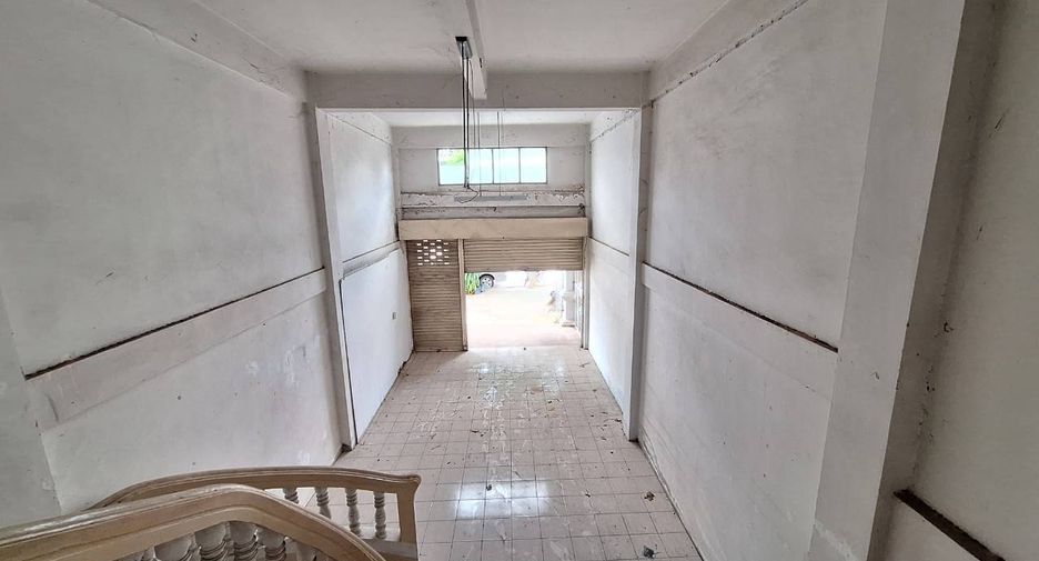 For rent 3 bedrooms retail Space in Mueang Khon Kaen, Khon Kaen
