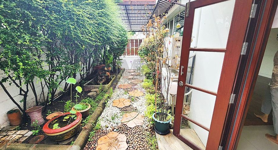 For sale 2 Beds townhouse in Mueang Nonthaburi, Nonthaburi