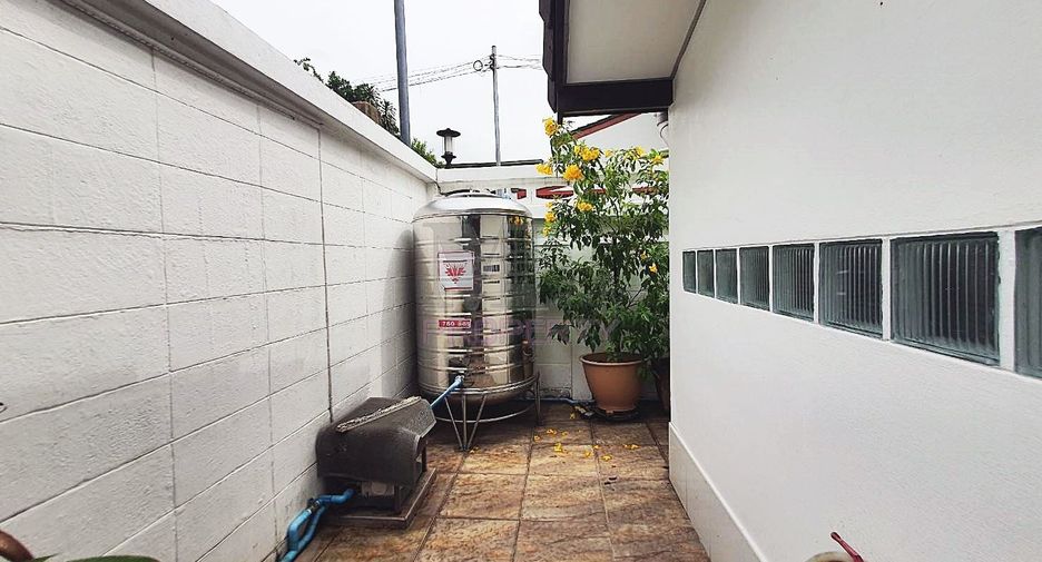 For sale 2 Beds townhouse in Mueang Nonthaburi, Nonthaburi