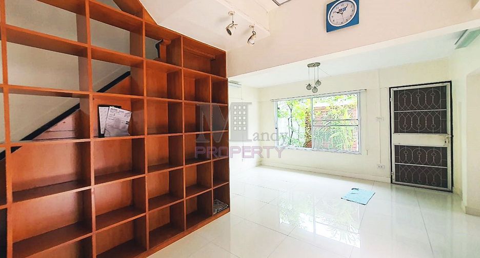 For sale 2 Beds townhouse in Mueang Nonthaburi, Nonthaburi