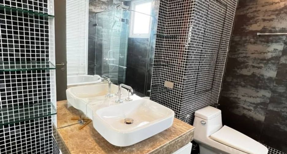 Wohnung zur Miete mit 4 Zimmer in Khlong Toei, Bangkok