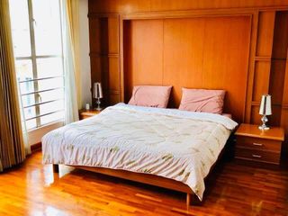 Casa adosada en alquiler de 4 habitaciones en Watthana, Bangkok