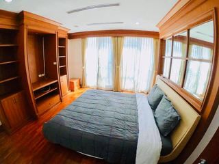 Casa adosada en alquiler de 4 habitaciones en Watthana, Bangkok
