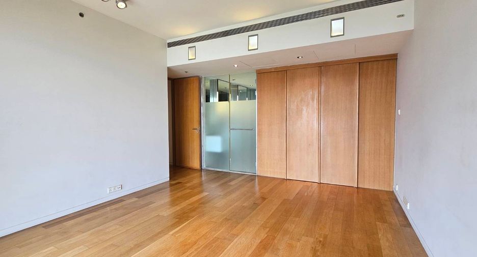 For sale 3 bedrooms condo in Sathon, Bangkok