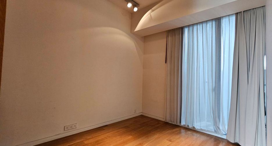 For sale 3 bedrooms condo in Sathon, Bangkok