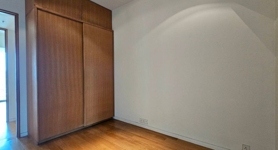 For sale 3 bedrooms condo in Sathon, Bangkok