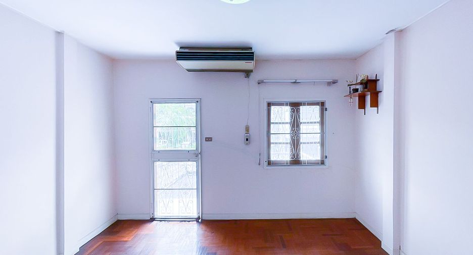 Casa adosada en venta de 2 habitaciones en Mueang Nonthaburi, Nonthaburi