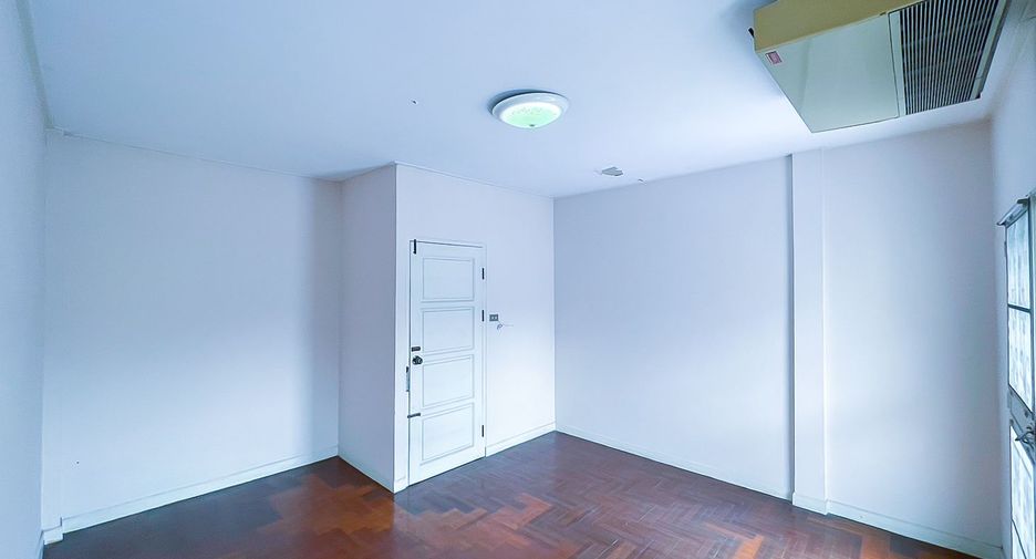 Casa adosada en venta de 2 habitaciones en Mueang Nonthaburi, Nonthaburi