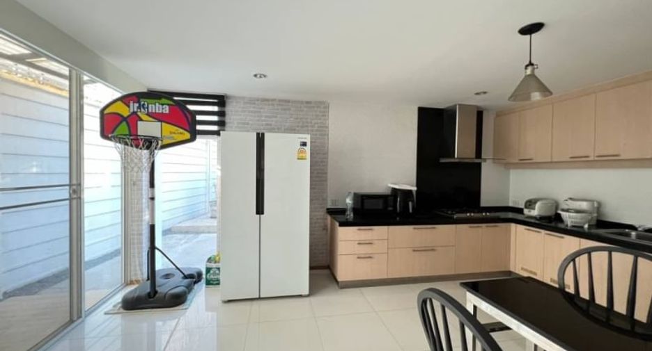 For rent 4 bedrooms house in Suan Luang, Bangkok
