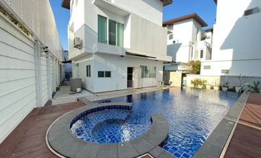 For rent 4 bedrooms house in Suan Luang, Bangkok