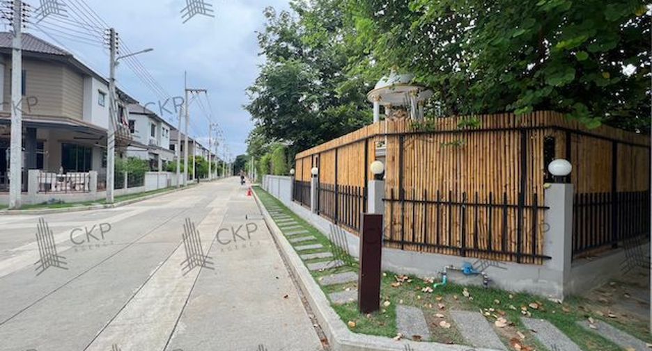 For sale 4 bedrooms house in Mueang Pathum Thani, Pathum Thani